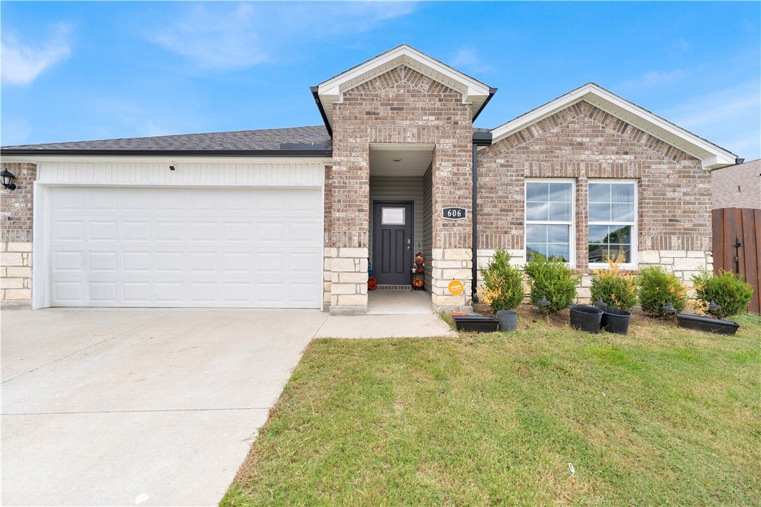 Property Photo:  606 Dusty Lane  AR 72761 