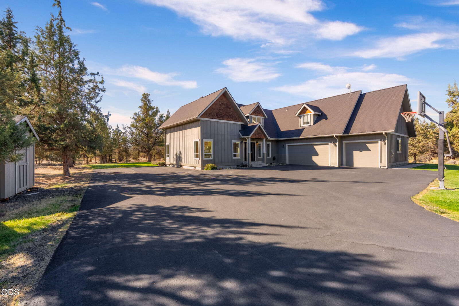 Property Photo: 3355 SW 53rd Court OR 97756
