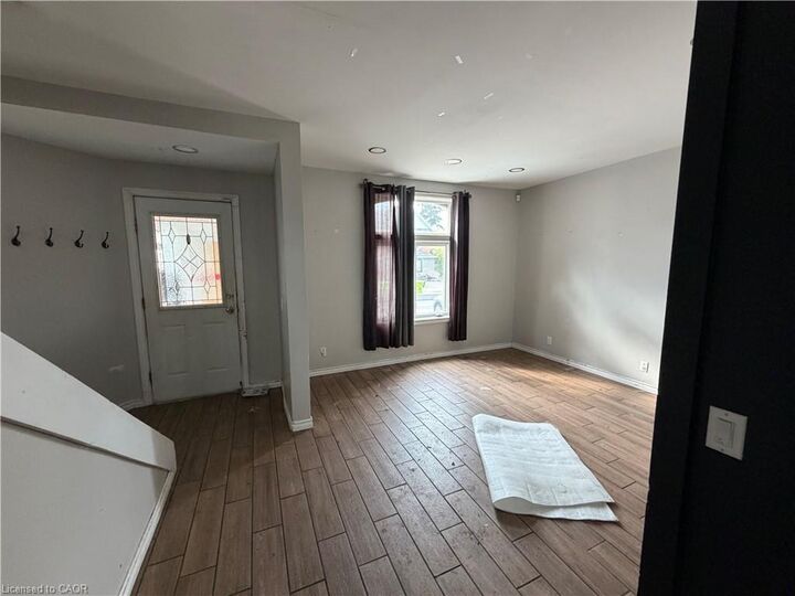 Property Photo:  160 Albert Street E  ON P6A 2J3 