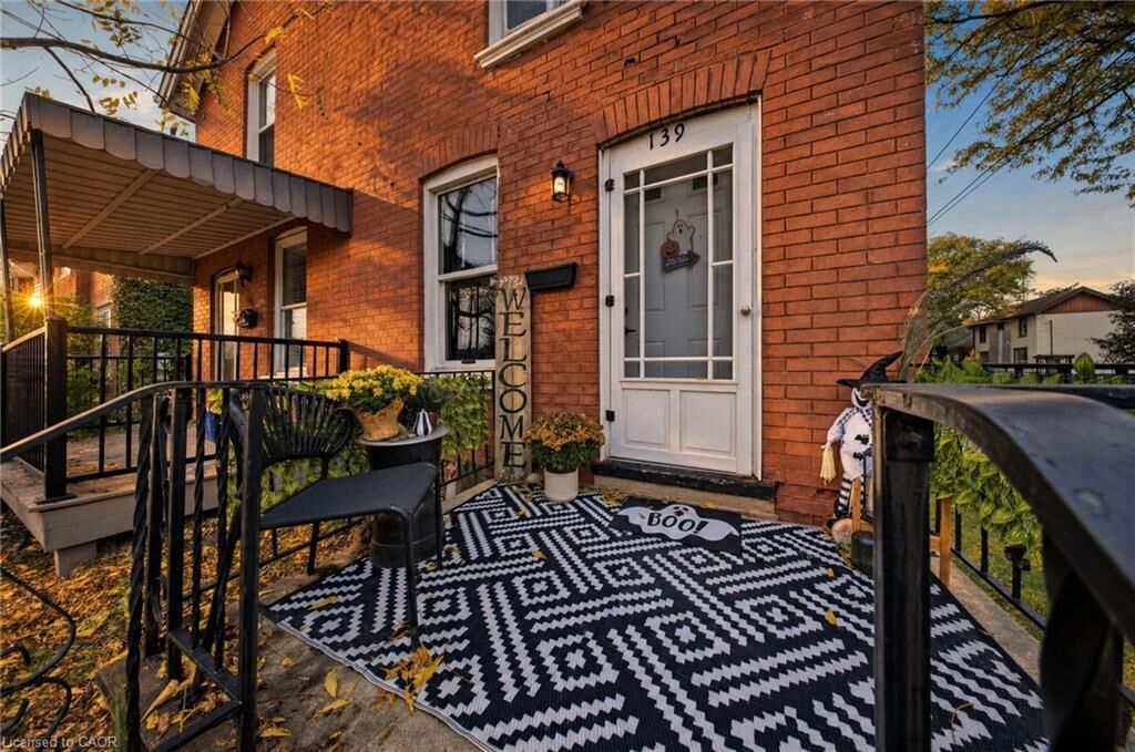 Property Photo:  139 Superior Street  ON N3S 2L3 