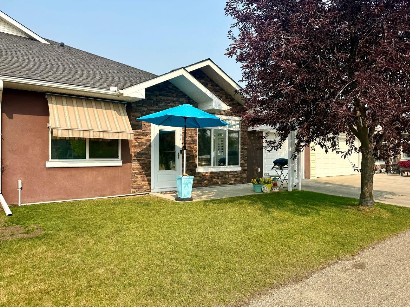 Property Photo:  104 Sunvale Crescent NE  AB T1V 0E8 