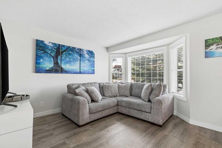 Property Photo:  2003 Country Hills Circle NW  AB T3K 4W7 