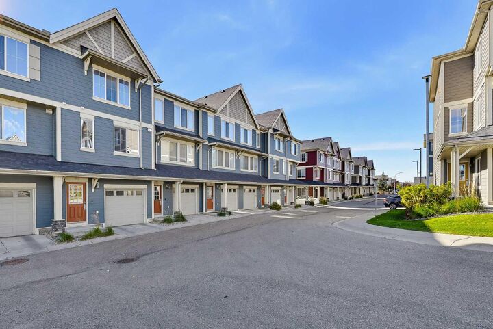 Property Photo:  79 Evansview Gardens NW  AB T3P 0L2 