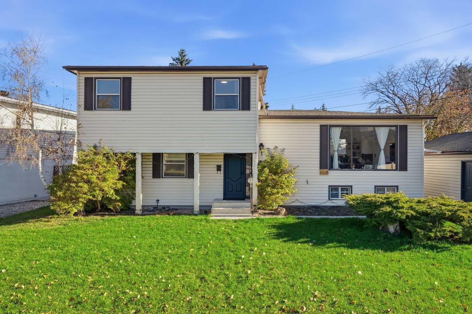 Property Photo: 11116 Southdale Road SW AB T2W 0X4