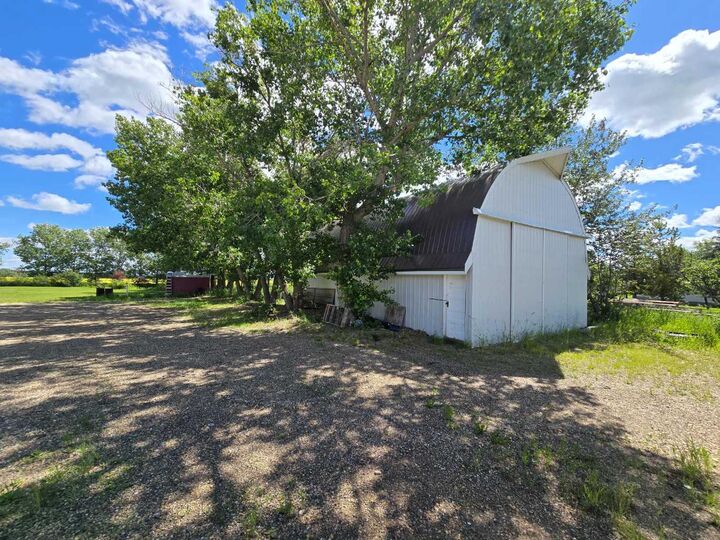 Property Photo:  240069 Township Road 834  AB T0H 1W0 