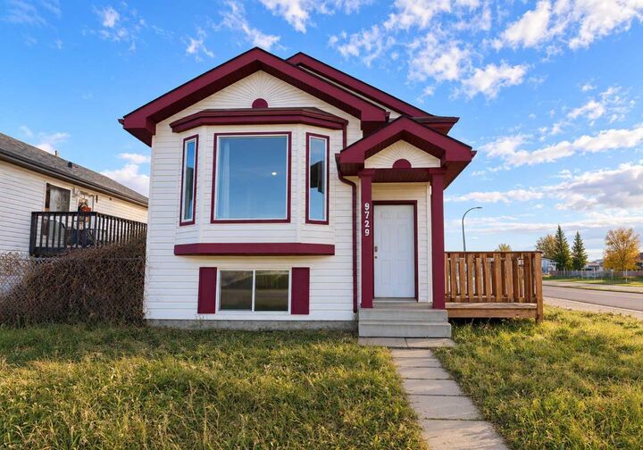 Property Photo:  9729 126 Avenue  AB T8V 7H6 