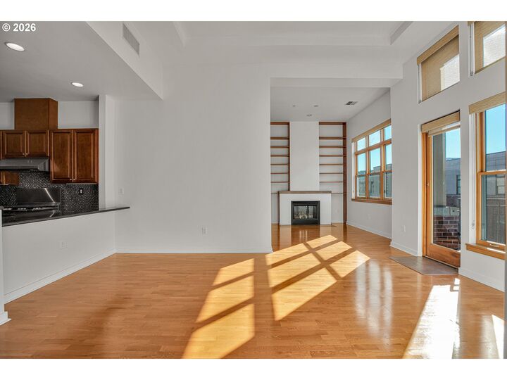 Property Photo:  821 NW 11th Ave 609  OR 97209 