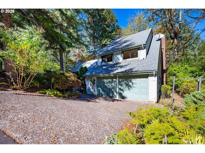 Property Photo: 2867 Timberline Dr OR 97405