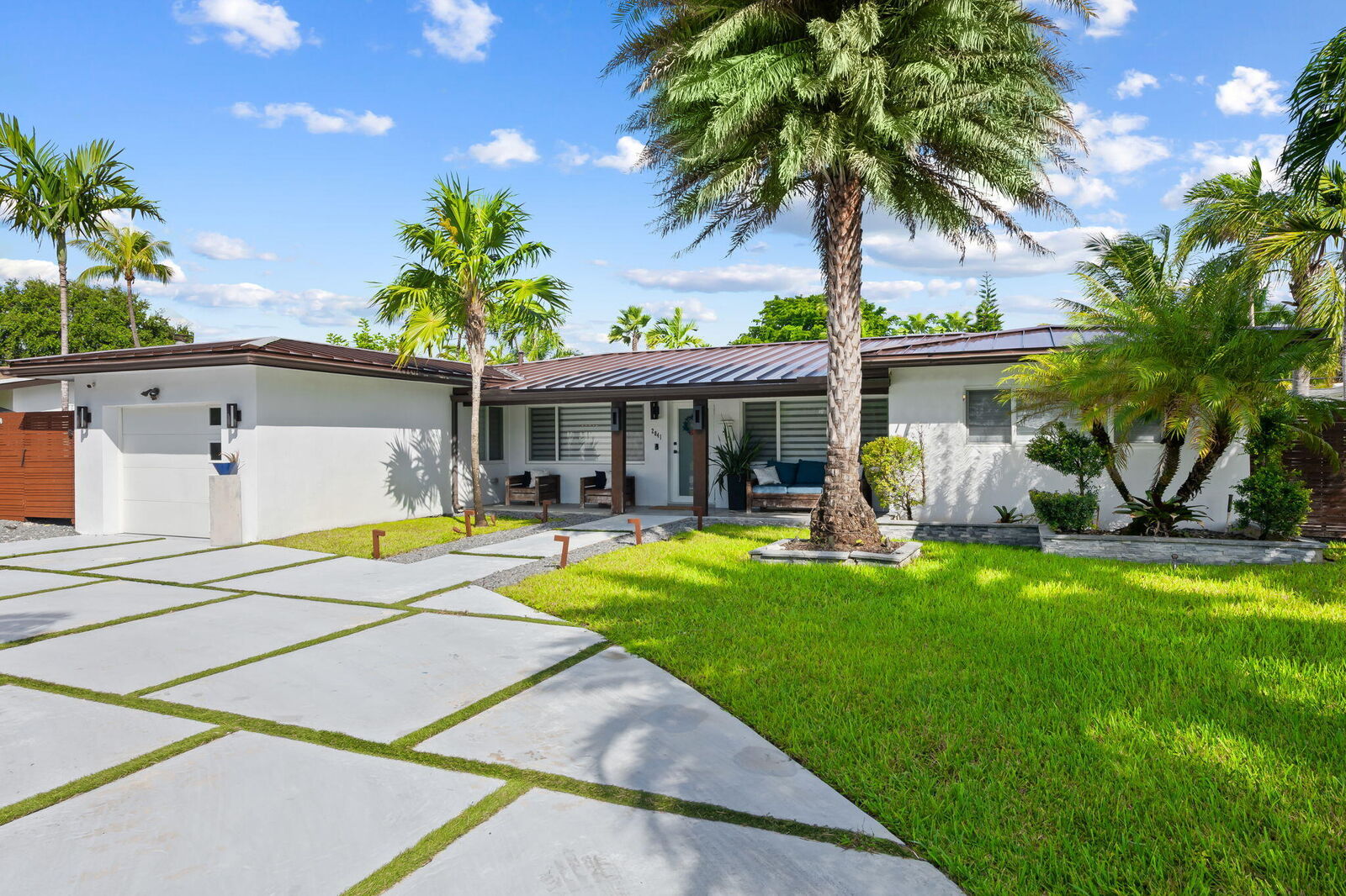 Property Photo: 2041 NE 52nd Street FL 33308