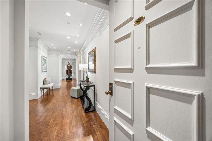Property Photo:  20 West 3rd Avenue 601  CA 94402 