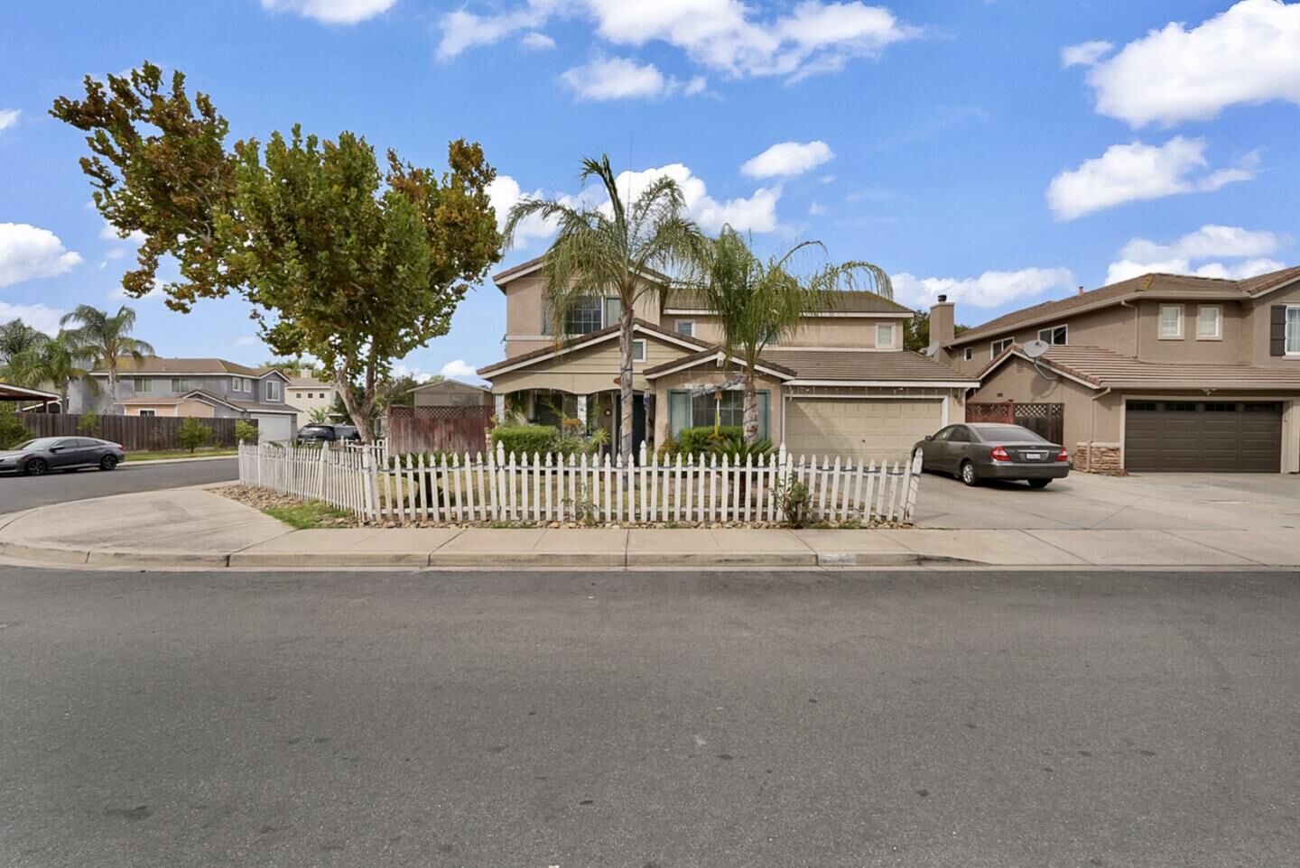 Property Photo: 825 Rolling Oak Court CA 95351
