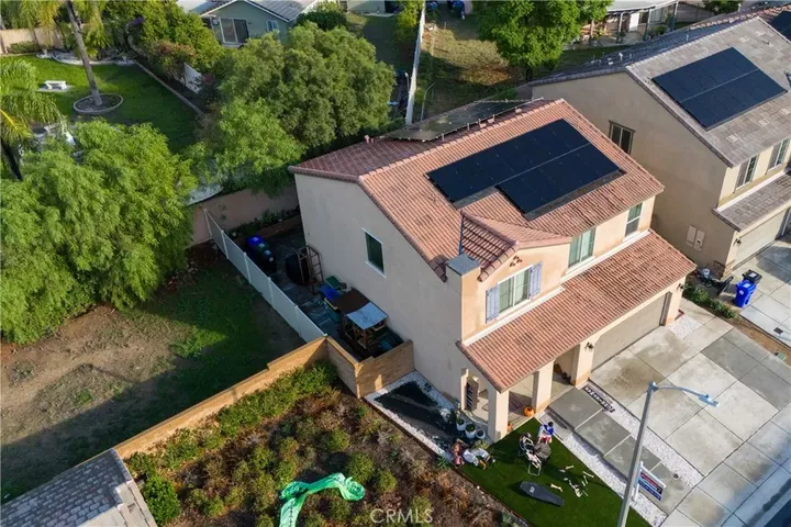 Property Photo:  719 S Pine  CA 92376 