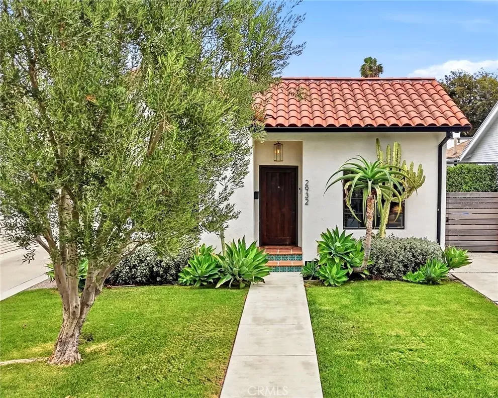 Property Photo:  2932 Edgehill  CA 90018 