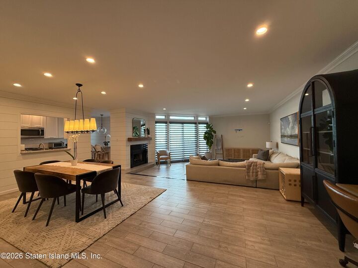 Property Photo:  52 Harbour Court 52  NY 10308 
