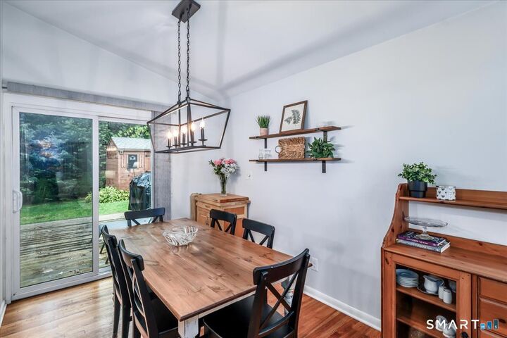Property Photo:  274 Sunnybank Avenue  CT 06614 