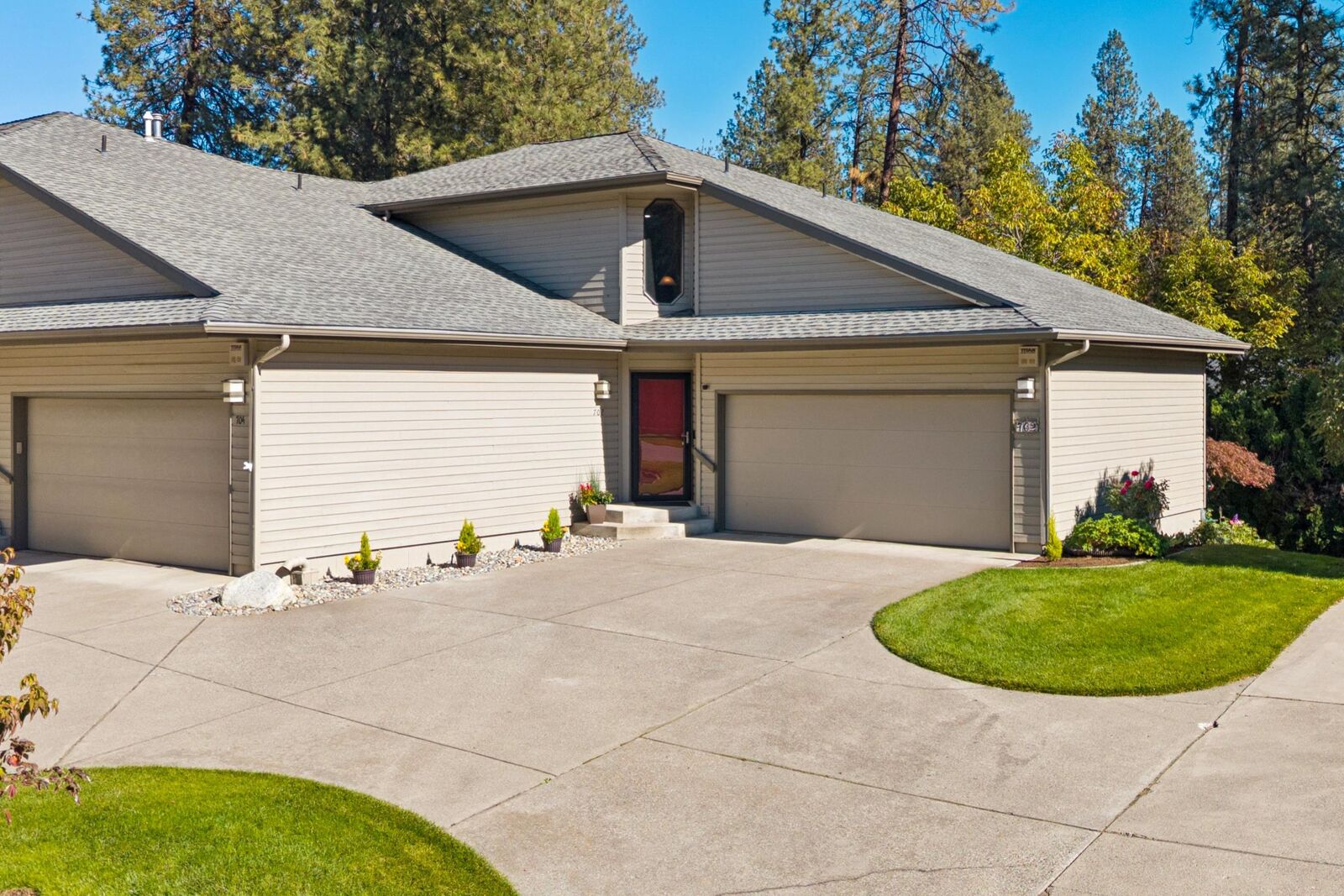 Property Photo: 702 W Briar Cliff Ct WA 99218