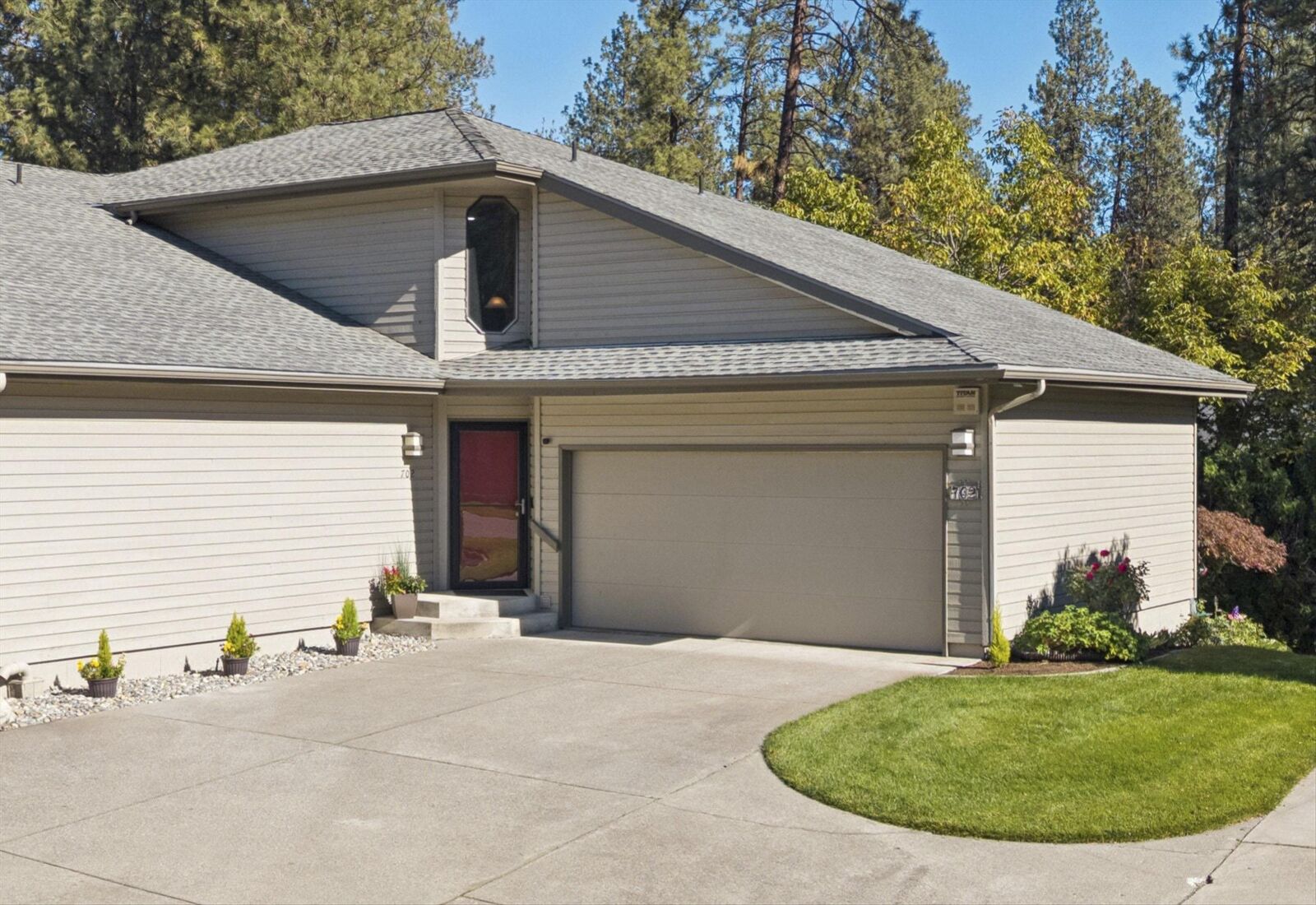 Property Photo: 702 W Briar Cliff Ct WA 99218
