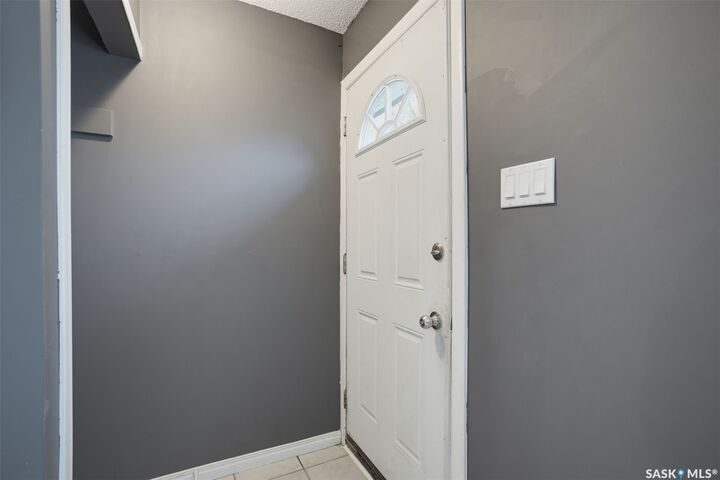 Property Photo:  706 S Avenue N  SK S7L 3A3 