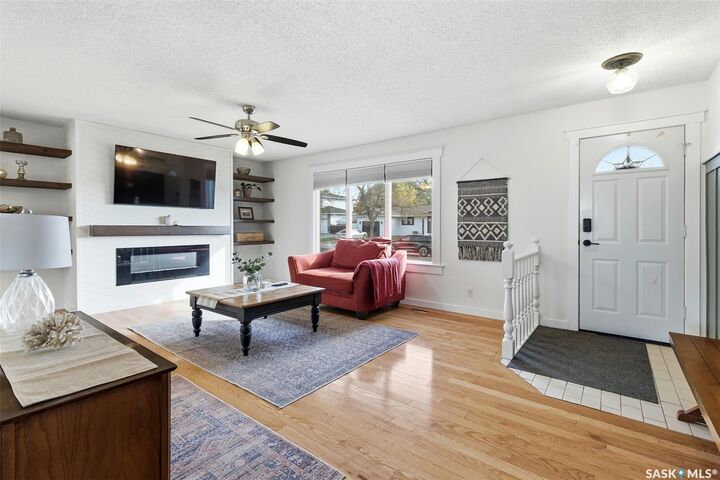 Property Photo:  94 Andre Avenue  SK S4T 7N2 