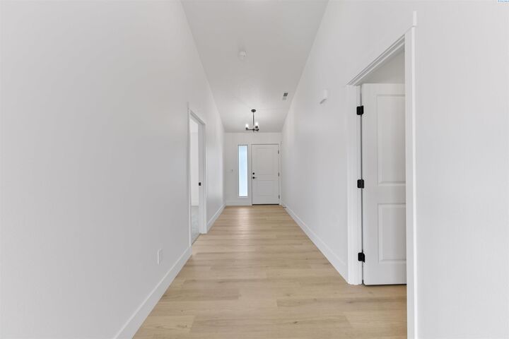 Property Photo:  722 Honeylicious St.  WA 99352 