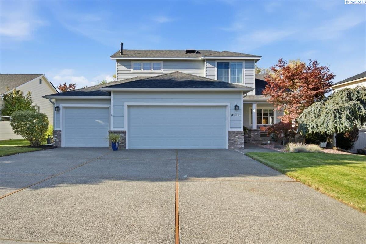Property Photo: 3033 Sonoran Dr. WA 99354