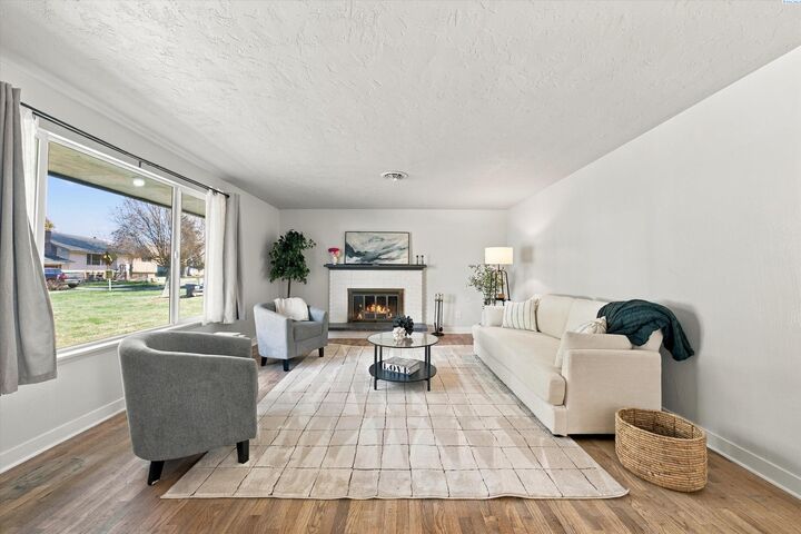 Property Photo: 119 Cottonwood Drive WA 99352