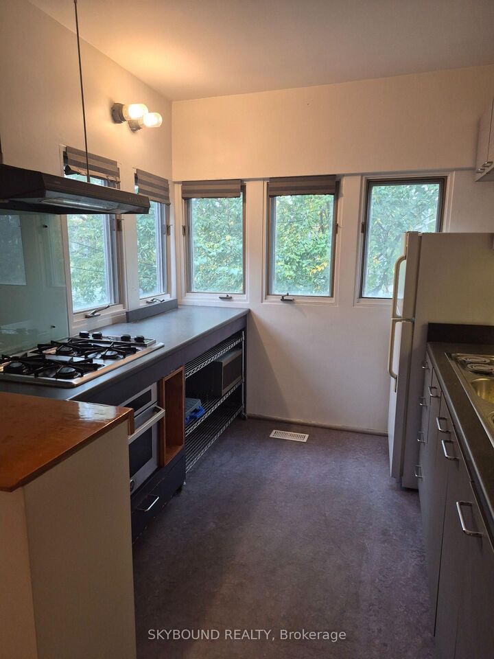 Property Photo: 122 Arundel Avenue # Upper ON M4K 3A4