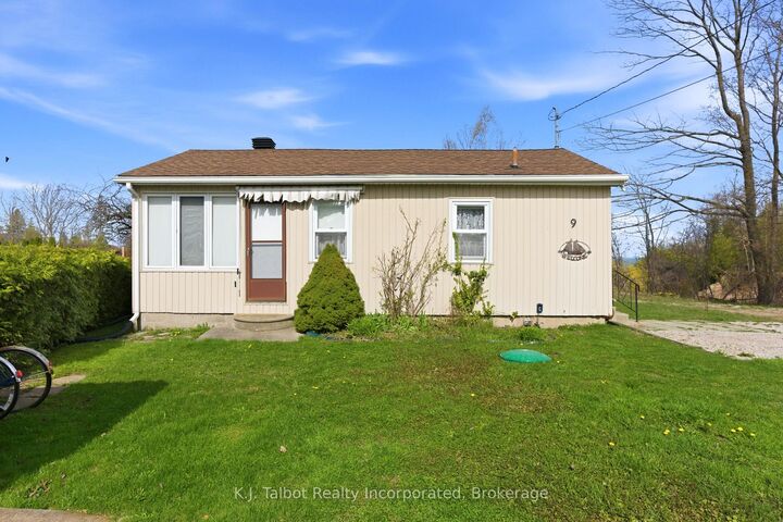 Property Photo:  9 Ravine Park Drive N  ON N7A 3X8 