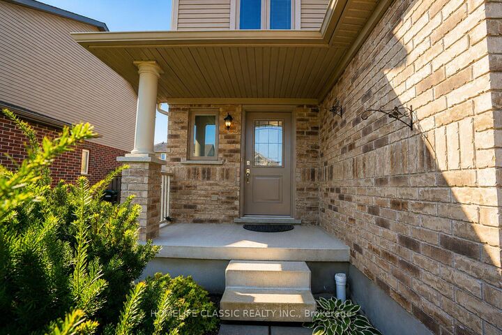 Property Photo:  5 Irwin Crescent  ON L9R 0G6 