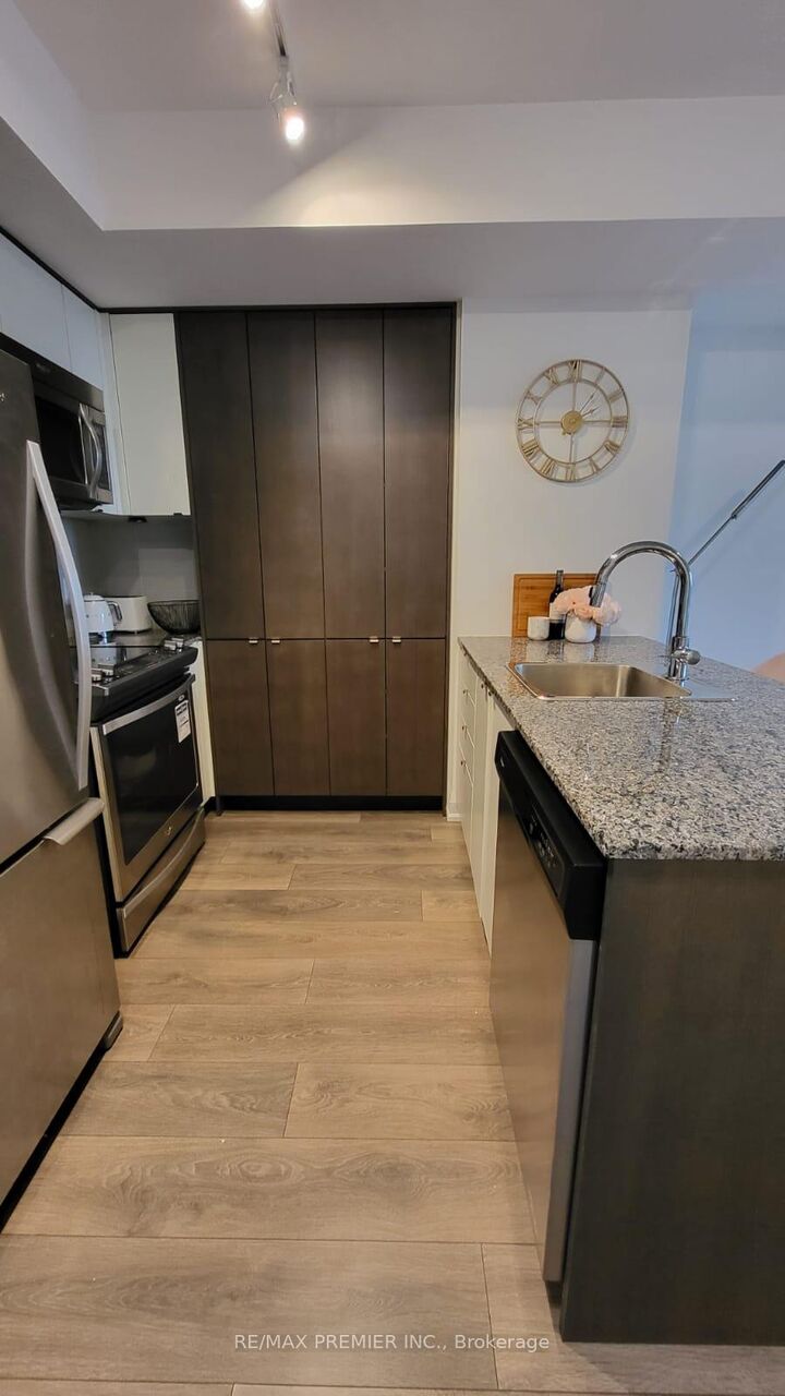 Property Photo:  9 Valhalla Inn Road 2209  ON M9B 0B2 