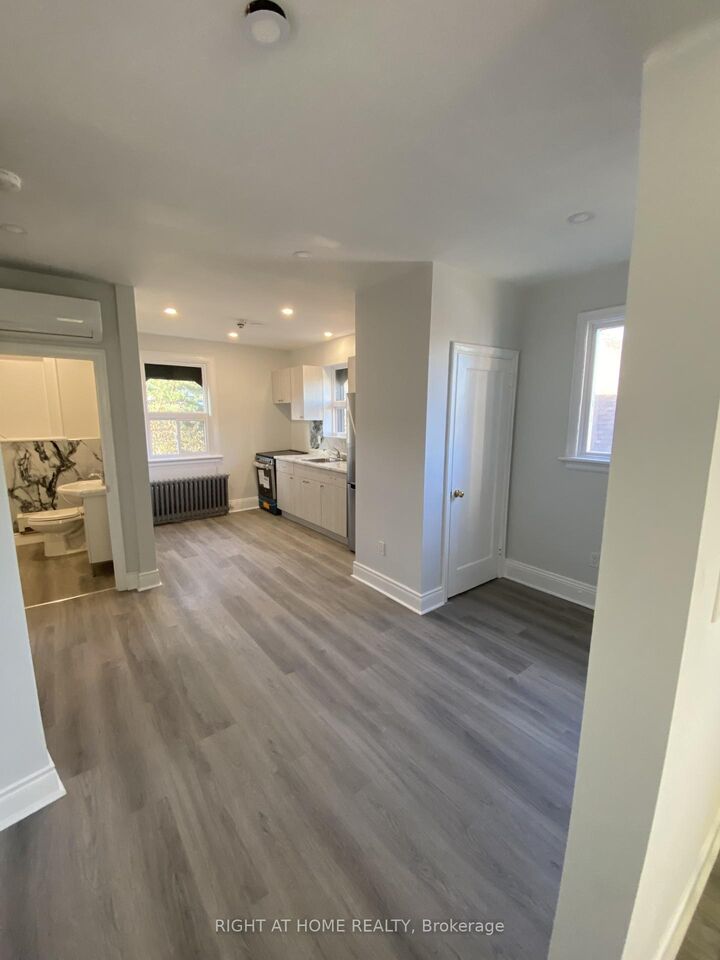 Property Photo:  164 Park Street S 5  ON L8P 3E8 