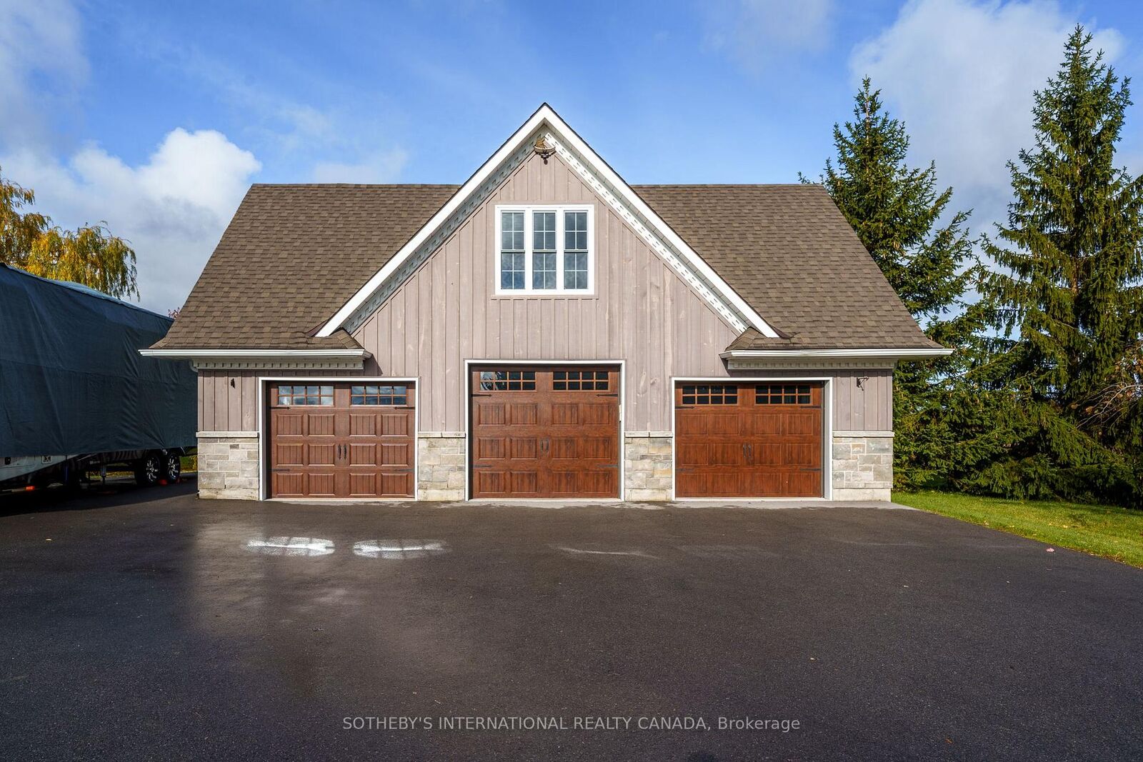 Property Photo:  10 Deerfield Court Coach House  ON K8N 4Z1 