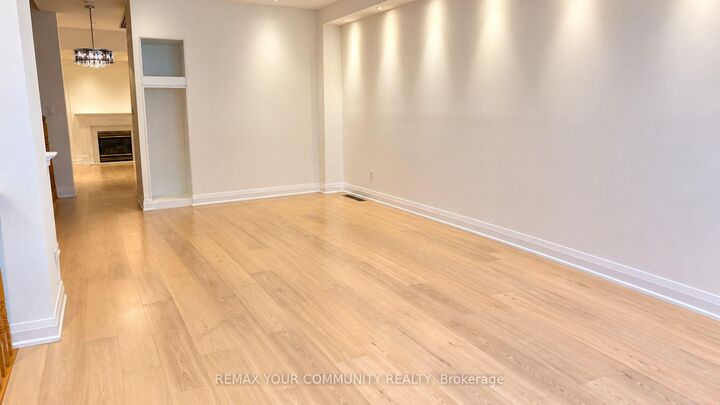 Property Photo:  8 Edgemont Court  ON L4S 2H8 