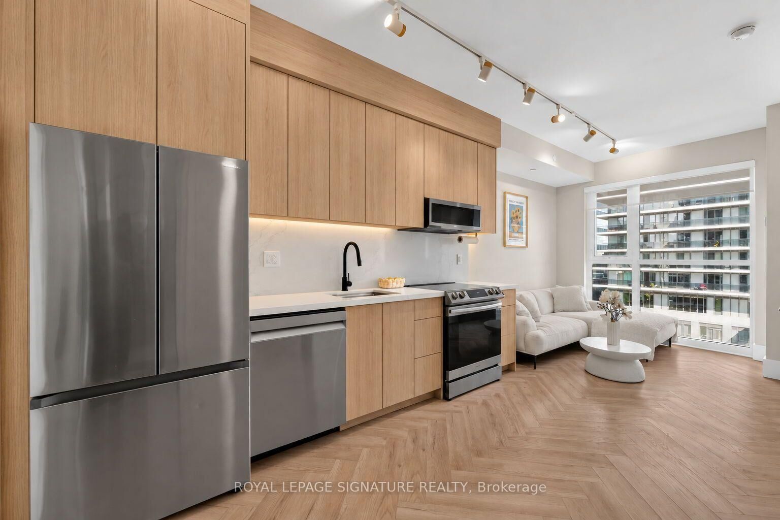 Photo de la propriété:  33 Shore Breeze Drive 706  ON M8V 0G1 