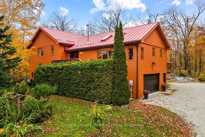 Property Photo:  569263 Sideroad 6 Road  ON N0H 2E0 
