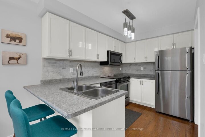 Photo de la propriété:  104 Leslie Avenue  ON L4N 9P4 