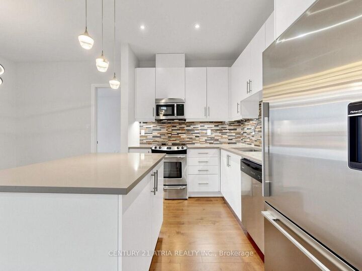 Photo de la propriété:  15277 Yonge Street 512  ON L4G 1Y3 