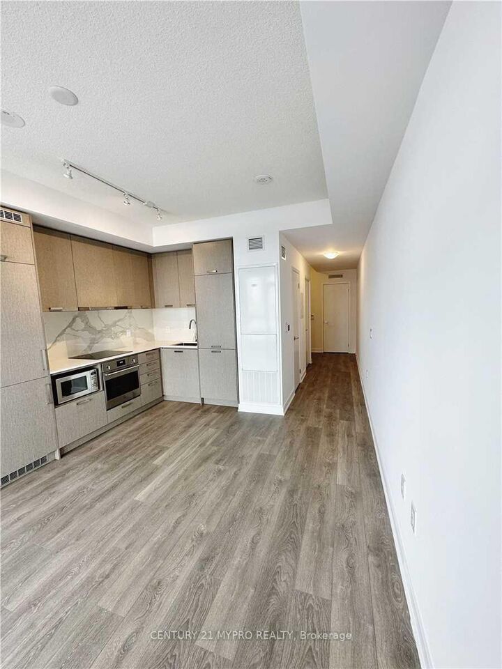 Property Photo:  38 Honeycrisp Crescent 617  ON L4K 0M8 