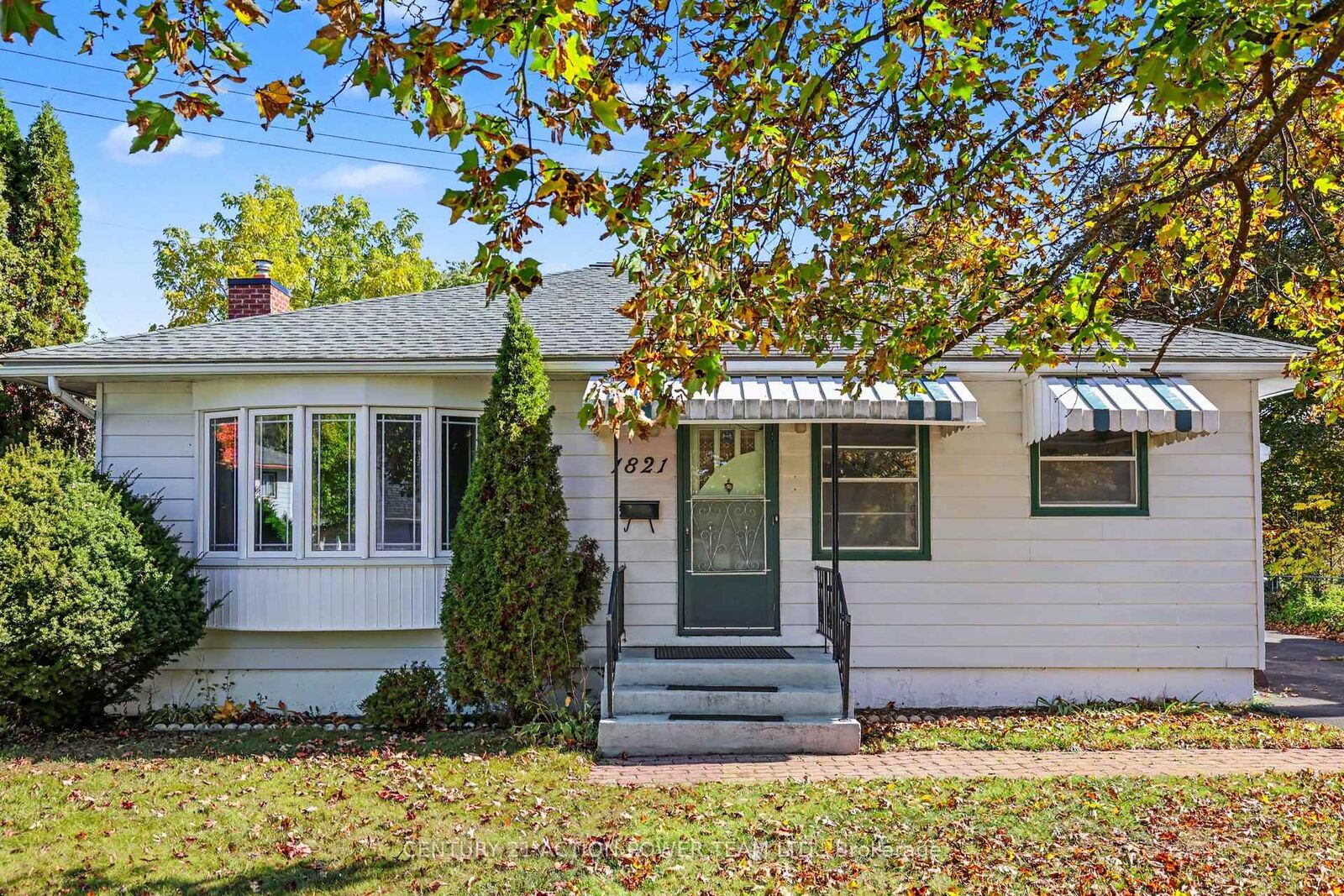 Property Photo:  1821 Haig Drive W  ON K1G 2J2 