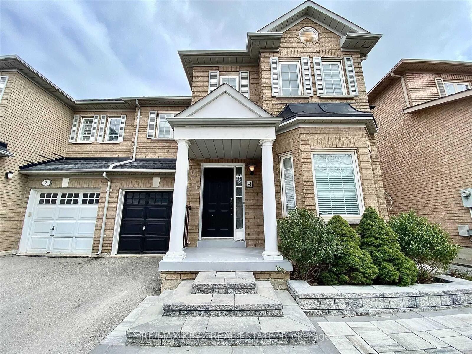 Property Photo:  5 Navarre Street  ON L4B 4H3 
