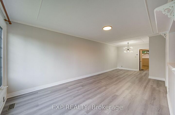 Property Photo:  167 Taylor Mills Drive N  ON L4C 2T5 