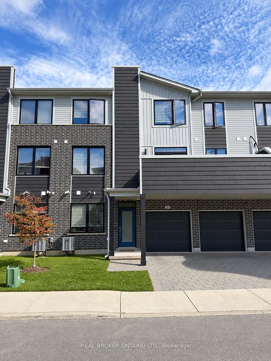 Property Photo:  177 Edgevalley Road 184  ON N5V 0C5 