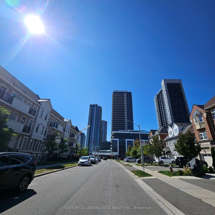 Property Photo: 5105 Hurontario Street 1502 ON L4Z 0C9
