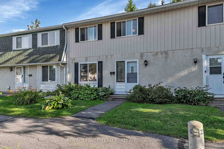 Property Photo:  1516 Beaverpond Drive F  ON K1B 3R9 