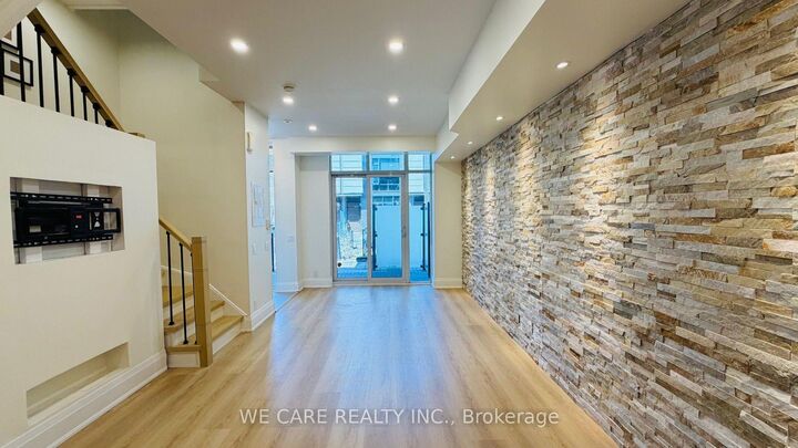 Property Photo:  15 Valhalla Inn Road Th 15  ON M9B 0B3 
