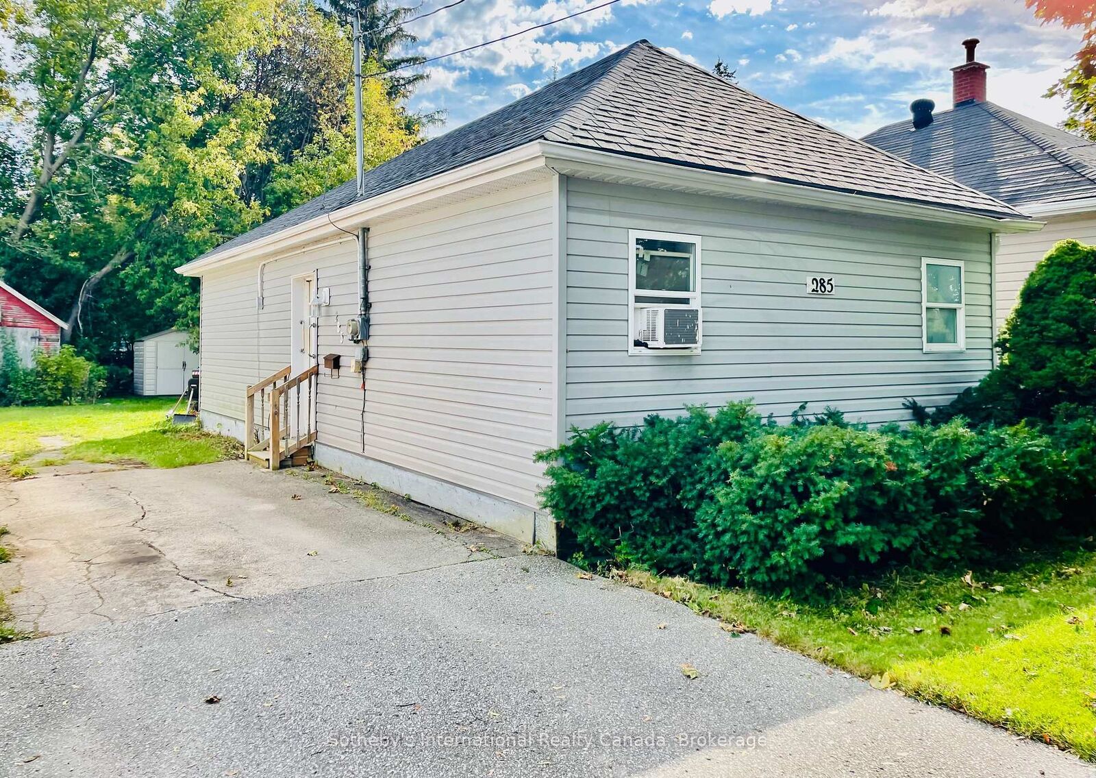 Property Photo:  285 Robinson Street  ON L9Y 3M4 
