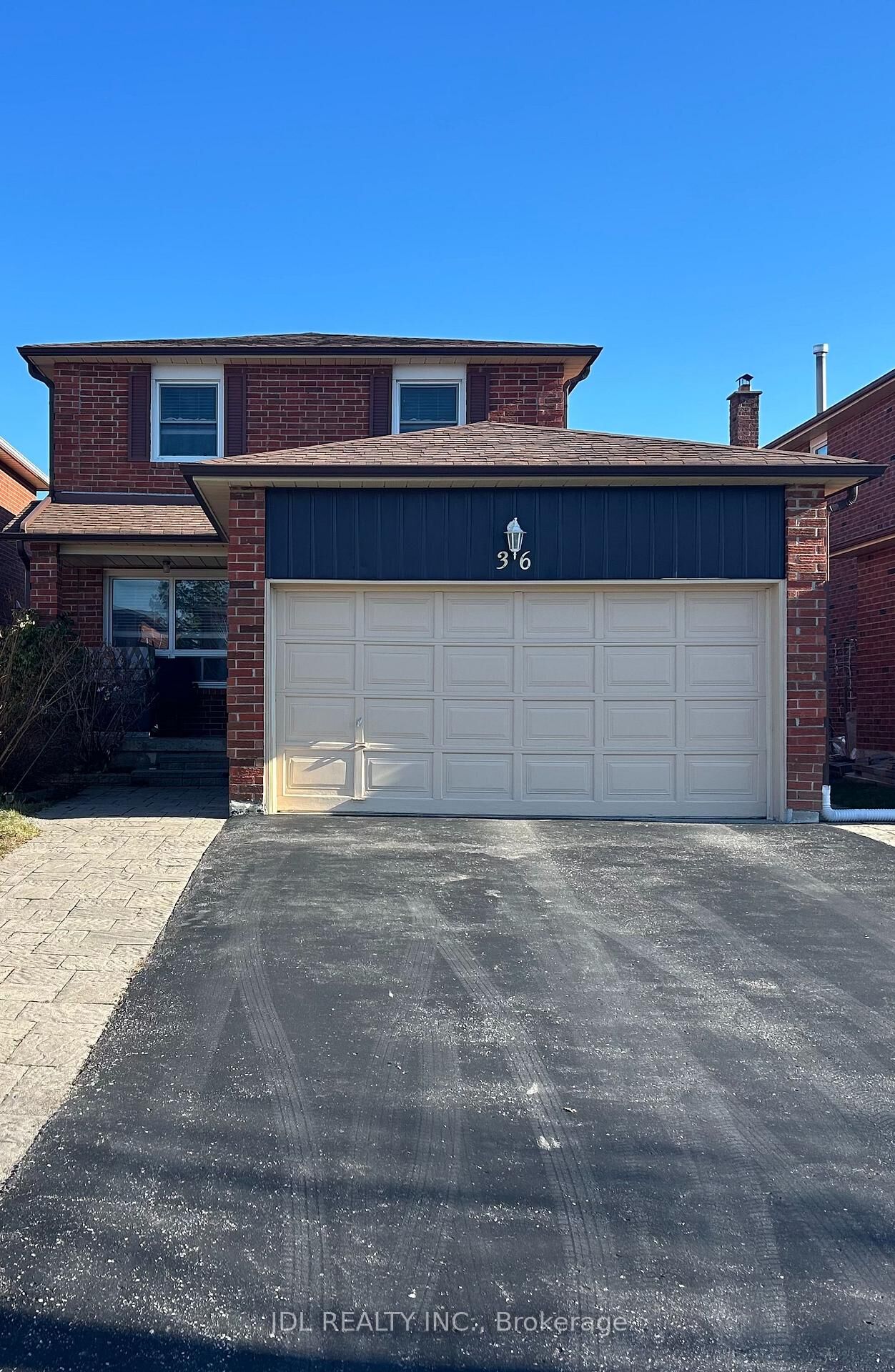 Property Photo:  36 Bendamere Cres Crescent Two Bedrooms Bsmt  ON L3P 6Y1 