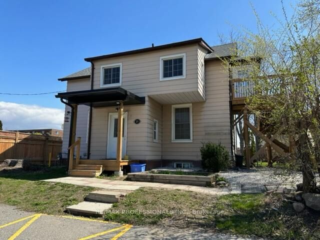 Property Photo:  213 Pine Street 1  ON L1N 3X4 