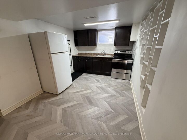 Property Photo: 47 Longford Drive Lower ON L3Y 2Y6