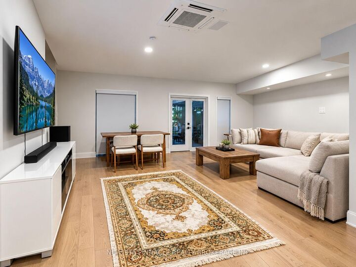 Property Photo:  2062 Lumen Drive  ON N6K 0L3 